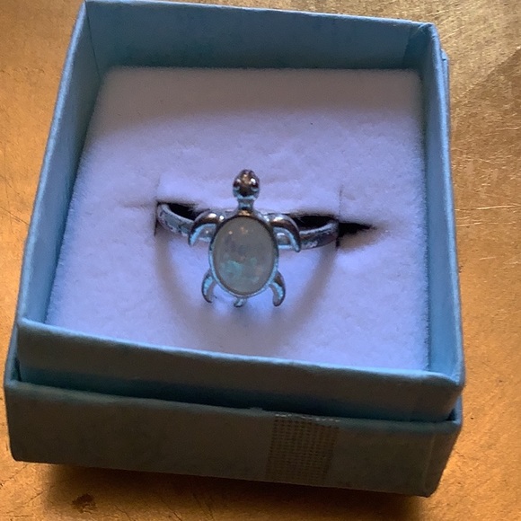 Turtle ring silver tone opal look stone size 6.5 band is a little worn - Picture 2 of 9